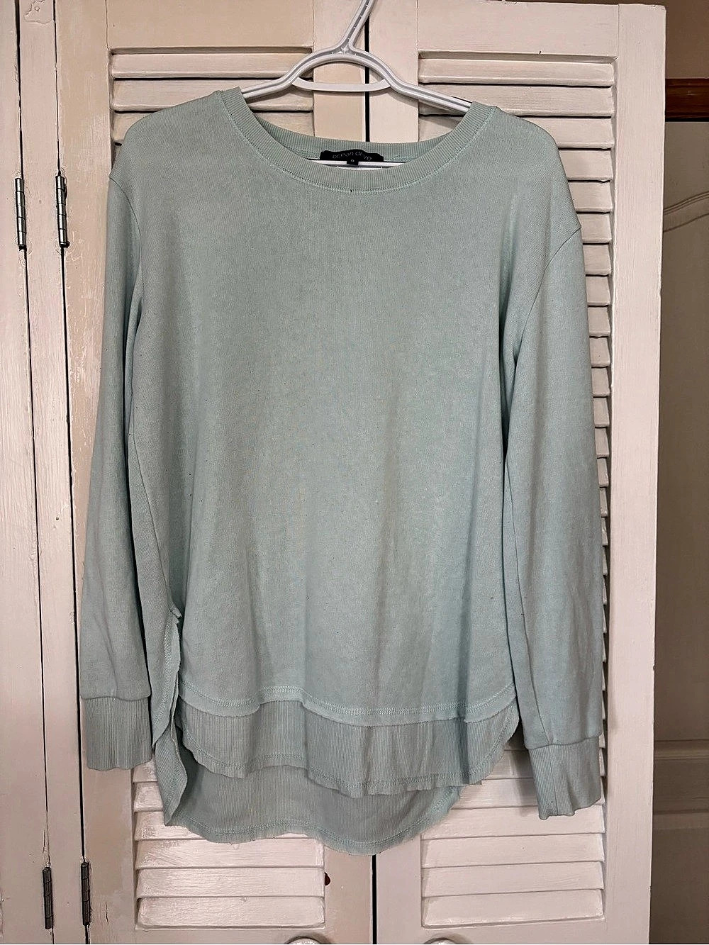 Ocean Drive Long Sleeve Layered Hem Top in Green Size Small